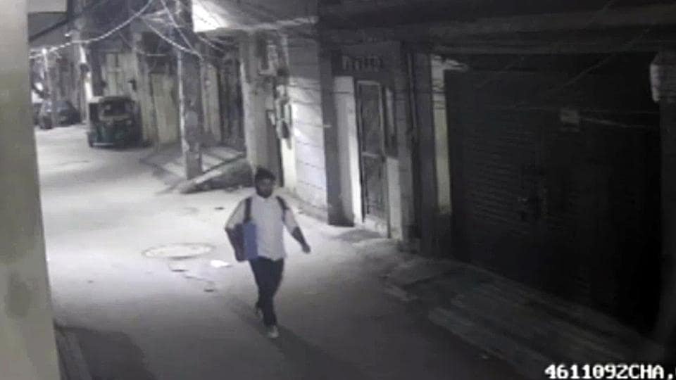 CCTV footage shows Aftab Poonawalla carrying a bag on a street outside his house in Delhi during the wee hours. (ANI)
