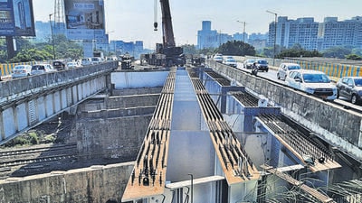 Thane, India - November 20, 2022: MMRDA launches lays the girders on the Kopri Bridge over the railway lines during repair and maintenance work on the Eastern Express Highway connecting Thane to Mumbai. The bridge will be closed for traffic from Saturday 11pm to Sunday 6am for two days, in Thane, Mumbai, India, on Sunday, November 20, 2022. (Praful Gangurde/HT Photo) (HT PHOTO) Thane, India - November 20, 2022: MMRDA launches lays the girders on the Kopri Bridge over the railway lines during repair and maintenance work on the Eastern Express Highway connecting Thane to Mumbai. The bridge will be closed for traffic from Saturday 11pm to Sunday 6am for two days, in Thane, Mumbai, India, on Sunday, November 20, 2022. (Praful Gangurde/HT Photo) (HT PHOTO)