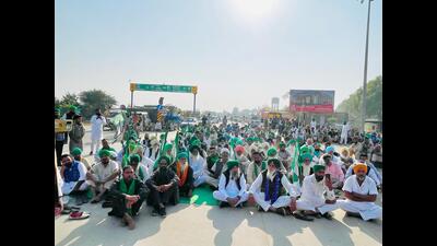 Leaders of the Bhartiya Kisan Union (BKU) (Ekta Sidhupur) said they have intensified the drive to mobilise farmers to join the agitation that entered its fifth day. (HT photo) Leaders of the Bhartiya Kisan Union (BKU) (Ekta Sidhupur) said they have intensified the drive to mobilise farmers to join the agitation that entered its fifth day. (HT photo)