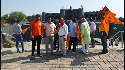 Mumbai, India - November 20, 2022: Maratha Kranti Morcha activists stage a protest against Maharashra Governor Bhagat Singh Koshyari for his controversial remarks on Chhatrapati Shivaji Maharaj, at the Maratha king's statue near Chhatrapati Shivaji Maharaj International Airport on the Western Express Highway, at Santacruz, in Mumbai, India, on Sunday, November 20, 2022. (Photo by Vijay Bate/HT Photo) (HT PHOTO) Mumbai, India - November 20, 2022: Maratha Kranti Morcha activists stage a protest against Maharashra Governor Bhagat Singh Koshyari for his controversial remarks on Chhatrapati Shivaji Maharaj, at the Maratha king's statue near Chhatrapati Shivaji Maharaj International Airport on the Western Express Highway, at Santacruz, in Mumbai, India, on Sunday, November 20, 2022. (Photo by Vijay Bate/HT Photo) (HT PHOTO)