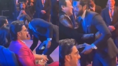 Fahad Mustafa rushed to touch Govinda's feet at a Dubai event. Fahad Mustafa rushed to touch Govinda's feet at a Dubai event.