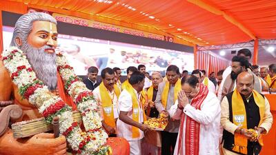 Bharatiya Janata Party national president JP Nadda offers prayers to the statue of Maharshi Valmiki during an event, in Ballari on Sunday. (Agencies) Bharatiya Janata Party national president JP Nadda offers prayers to the statue of Maharshi Valmiki during an event, in Ballari on Sunday. (Agencies)