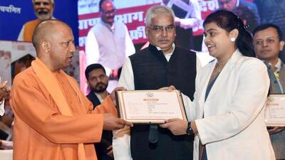Uttar Pradesh chief minister Yogi Adityanath hands over an appointment letter to a staff nurse selected by the Uttar Pradesh Public Service Commission in Lucknow. (ANI PHOTO) Uttar Pradesh chief minister Yogi Adityanath hands over an appointment letter to a staff nurse selected by the Uttar Pradesh Public Service Commission in Lucknow. (ANI PHOTO)