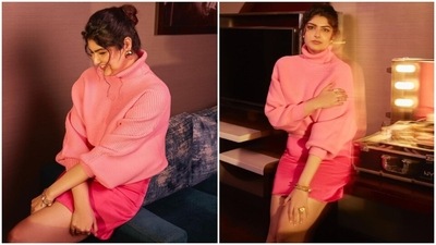 For the accessories, Anshula chose chain-link stacked bracelets adorned with pearls, statement gold earrings, several rings, and tie-up strappy pumps with killer high heels. (Instagram) For the accessories, Anshula chose chain-link stacked bracelets adorned with pearls, statement gold earrings, several rings, and tie-up strappy pumps with killer high heels. (Instagram)