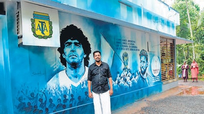 An ardent fan of Argentina, Shinith Patyam painted the outer wall of his house in Kannur district with photos of super stars Maradonna and Messi. (HT Photo) An ardent fan of Argentina, Shinith Patyam painted the outer wall of his house in Kannur district with photos of super stars Maradonna and Messi. (HT Photo)