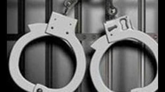 A Ludhiana-based woman had lodged a complaint on November 11 stating that a man, who introduced himself as Rahul Chatterjee, had called her husband Harjit Singh and offered him the job of a foreman at a Bihar based steel manufacturing unit; the arrested accused, kingpin of an Uttar Pradesh based gang of kidnappers, is already facing trial in three cases. (HT FILE)