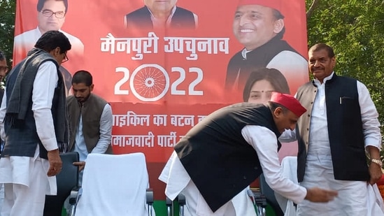 Akhilesh Yadav seeks blessings from Shivpal Singh Yadav during Mainpuri Lok Sabha bypoll campaign. (PTI)