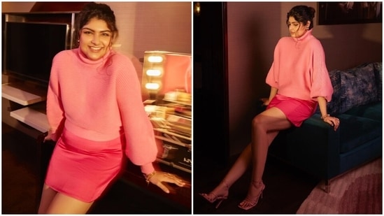 Meanwhile, Anshula's outfit is perfect for the upcoming holiday season. You can wear this look during Christmas or New Year's Eve parties with your friends and family. What do you think of this all-pink look?(Instagram)