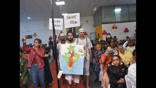 Students also paid tributes to freedom fighter Bhagat Singh during golden jubilee celebrations of School for Deaf Children in Ludhiana. (HT PHOTO)