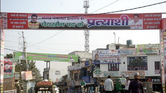 Ghaziabad, India - November 19, 2022: Close on the heels of the election of the Nagar Panchayat Chairman in Dasna, people have already got hoardings installed and posters pasted on walls, in Ghaziabad, India, on Saturday, November 19, 2022. (Photo by Sakib Ali /Hindustan Times)