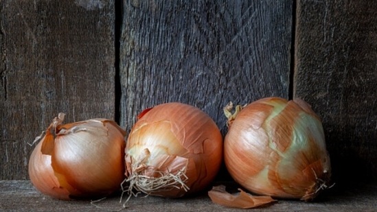 Onions help prevent blood clots in the arteries.  It also helps to increase the level of good cholesterol in the body.  (Unsplash)