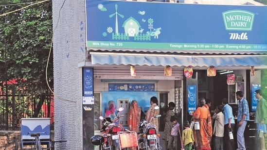Mother Dairy has increased the prices of full-cream milk by Re 1 to <span class='webrupee'>₹</span>64 per litre, a company spokesperson said. (Photo/Priyanka Parashar)(MINT_PRINT)