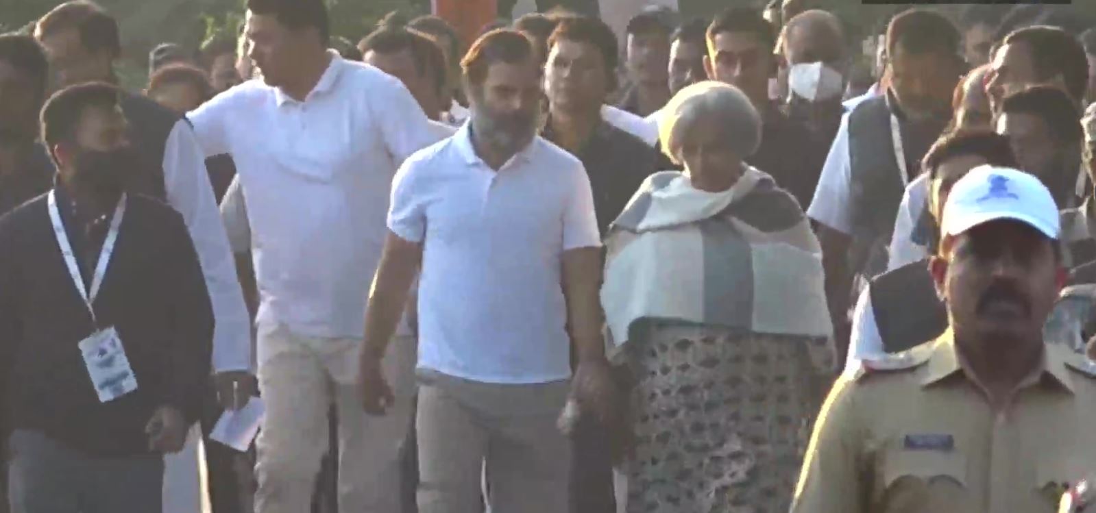 Congress MP Rahul Gandhi along with party leaders and workers resumes 'Bharat Jodo Yatra' from Bhendwal district. (ANI)