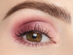 Tips to ace the frosted eyeshadow trend for the upcoming party season (Twitter/honeybaess) Tips to ace the frosted eyeshadow trend for the upcoming party season (Twitter/honeybaess)