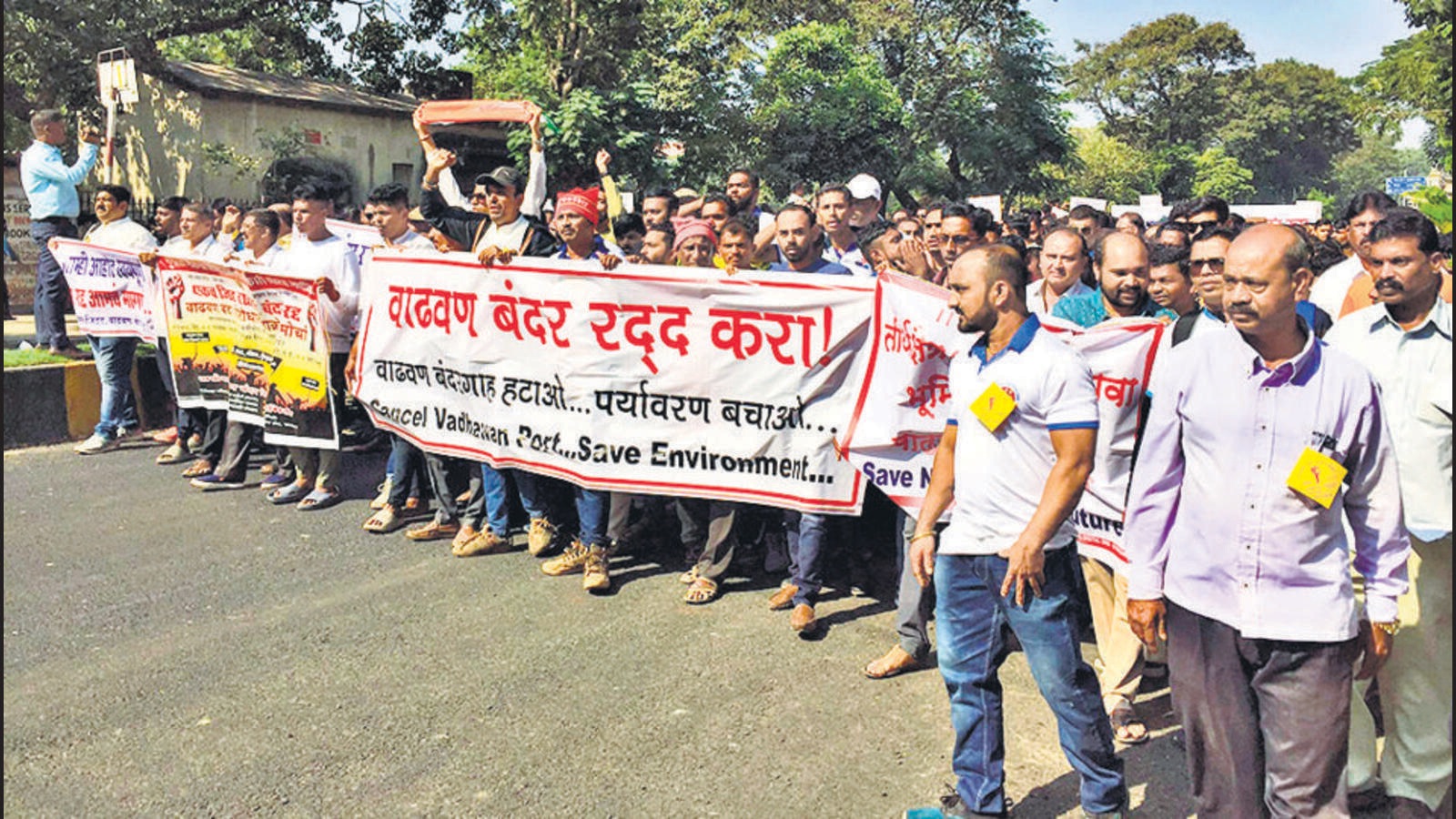 Thousands voice against Vadhavan Port project at Azad Maidan | Mumbai ...