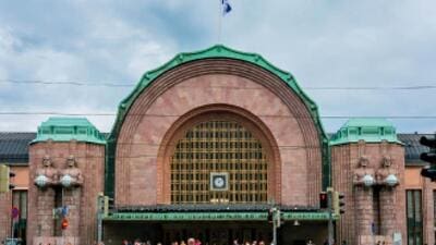 The Helsinki Central Railway Station that features two statues on either side The Helsinki Central Railway Station that features two statues on either side