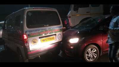 In Navale Bridge accident, reported on Sunday, an ambulance carrying vials for foot and mouth disease vaccine from Zilla Parishad was also damaged (HT PHOTO) In Navale Bridge accident, reported on Sunday, an ambulance carrying vials for foot and mouth disease vaccine from Zilla Parishad was also damaged (HT PHOTO)