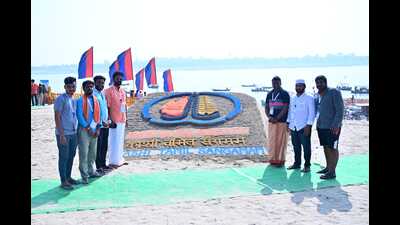 The visitors received a traditional welcome in Sangam city. (HT Photo) The visitors received a traditional welcome in Sangam city. (HT Photo)