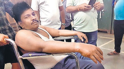 Fourth attack: Sena (UBT) functionary beaten up with bamboo sticks Fourth attack: Sena (UBT) functionary beaten up with bamboo sticks
