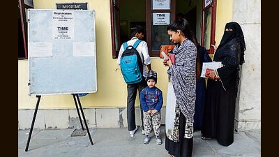 According to the circular, DoE has fixed an upper age limit of 4, 5, and 6 years, as of March 31, 2023, for admission in nursery, kindergarten and Class 1, respectively. (Sanchit Khanna/HT file photo) According to the circular, DoE has fixed an upper age limit of 4, 5, and 6 years, as of March 31, 2023, for admission in nursery, kindergarten and Class 1, respectively. (Sanchit Khanna/HT file photo)