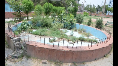As per information, Ludhiana MC officials stated that the areas outside the club and school, which is being used for parking purposes, is not green belt, but a road portion as per the town planning scheme (HT File)