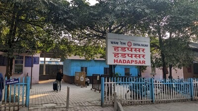 The Pune railway administration has decided to move the staff quarters and Railway Protection Force (RPF) chowky outside Hadapsar railway station. (Shankar Narayan/HT PHOTO) The Pune railway administration has decided to move the staff quarters and Railway Protection Force (RPF) chowky outside Hadapsar railway station. (Shankar Narayan/HT PHOTO)