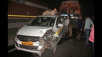 Over 48 vehicles were damaged after being hit by a truck on the slope of Navale Bridge in Pune on Sunday night. (Ravindra Joshi/HT PHOTO) Over 48 vehicles were damaged after being hit by a truck on the slope of Navale Bridge in Pune on Sunday night. (Ravindra Joshi/HT PHOTO)