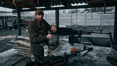 A Ukrainian soldier stands near a machine gun near Liman, Donetsk region, Ukraine, Monday, Nov. 21, 2022. (AP)