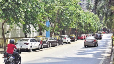 Mumbai, India - July 28, 2022: Proposed Pay-N-Park at Napeansea Road, in Mumbai, India, on Thursday, July 28, 2022. (Photo by Anshuman Poyrekar/ Hindustan Times) (Anshuman Poyrekar/HT PHOTO) Mumbai, India - July 28, 2022: Proposed Pay-N-Park at Napeansea Road, in Mumbai, India, on Thursday, July 28, 2022. (Photo by Anshuman Poyrekar/ Hindustan Times) (Anshuman Poyrekar/HT PHOTO)
