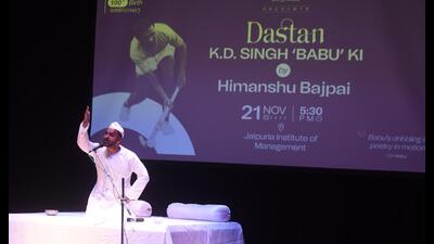 Himanshu Bajpai telling the story of hockey wizard, KD Singh ‘Babu’. (HT Photo)