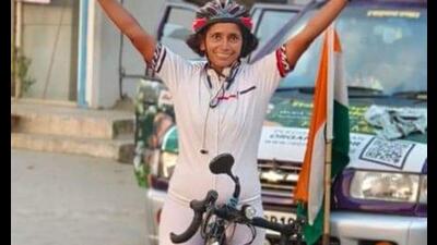 Solo cycling enthusiast Preeti Maske, 45, from Pune is all set to register her name in the Guinness World Records, having cycled from India’s west to east in just 13 days, 19 hours and 12 minutes, covering a distance of 3,955 km across seven states. (HT) Solo cycling enthusiast Preeti Maske, 45, from Pune is all set to register her name in the Guinness World Records, having cycled from India’s west to east in just 13 days, 19 hours and 12 minutes, covering a distance of 3,955 km across seven states. (HT)