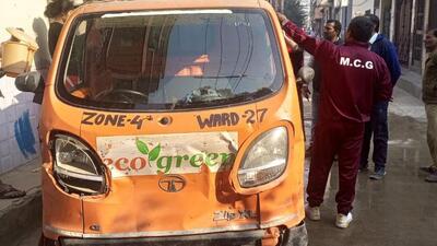 The corporation has issued directions to its sanitation wing and door-to-door waste collection concessionaire Ecogreen to ensure that they collect only segregated waste from Monday. (HT Photo) The corporation has issued directions to its sanitation wing and door-to-door waste collection concessionaire Ecogreen to ensure that they collect only segregated waste from Monday. (HT Photo)