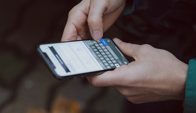How to handle sexting in teens: Expert shares insights (Unsplash)