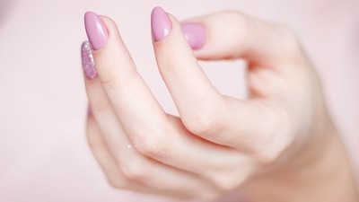 “You use your fingers for pretty much everything while going about your daily chores, and all the grooming, cleaning, and washing may take its toll and leave you with peeling skin on your fingertips. Thankfully, there are some simple Ayurvedic remedies for peeling fingertips that you can apply to restore your fingers to their healthy state. These remedies focus on eliminating the burning or irritating sensation associated with peeling skin and effectively removing the dried flaky bits to speed up recovery”, says Dr. Dimple Jangda, Ayurveda & Gut Health Coach, in her recent Instagram post. (pexels) “You use your fingers for pretty much everything while going about your daily chores, and all the grooming, cleaning, and washing may take its toll and leave you with peeling skin on your fingertips. Thankfully, there are some simple Ayurvedic remedies for peeling fingertips that you can apply to restore your fingers to their healthy state. These remedies focus on eliminating the burning or irritating sensation associated with peeling skin and effectively removing the dried flaky bits to speed up recovery”, says Dr. Dimple Jangda, Ayurveda & Gut Health Coach, in her recent Instagram post. (pexels)