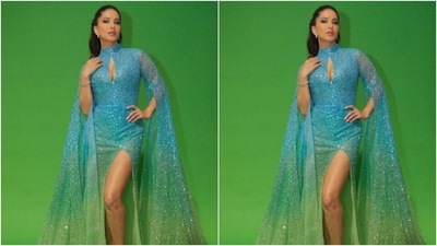 Assisted by makeup artist Kin Vanity, Sunny decked up in smokey eyeshadow, black eyeliner, black kohl, mascara-laden eyelashes, drawn eyebrows, contoured cheeks and a shade of nude lipstick. (Instagram/@sunnyleone)