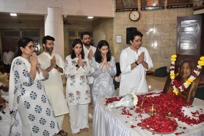 Tabassum’s family at prayer meet in Mumbai. (Varinder Chawla) ((Varinder Chawla)) Tabassum’s family at prayer meet in Mumbai. (Varinder Chawla) ((Varinder Chawla))