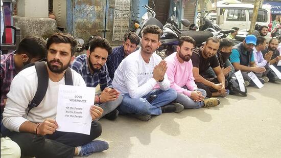 Extending support to the Kashmiri Pandit employees agitating for the past 193 days, the internally displaced community on Monday unanimously passed a resolution and urged the L-G administration to accept their ‘legitimate’ demand of relocating them to the safer environs of Jammu till Kashmir was declared ‘terror free’. (ANI file photo)