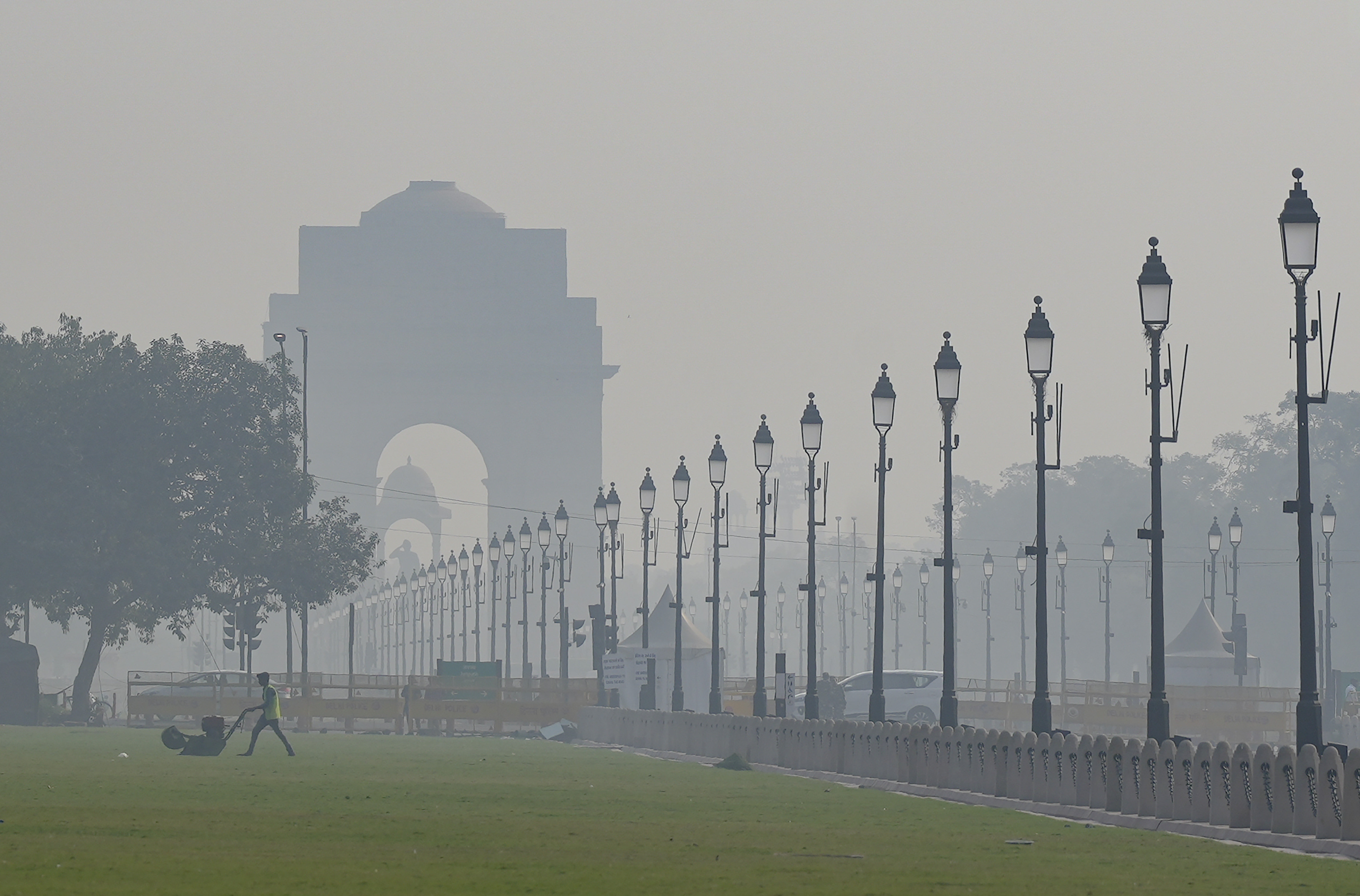 Kartavya Path amid low visibility due to smog. (PTI) Kartavya Path amid low visibility due to smog. (PTI)