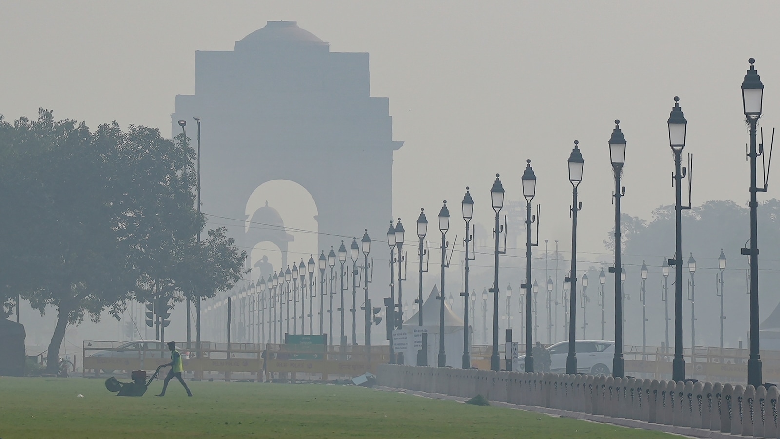 Delhi-NCR: Cold weather conditions prevail in Delhi-NCR; mercury to plunge  further in first week of Jan 2024: IMD - The Economic Times