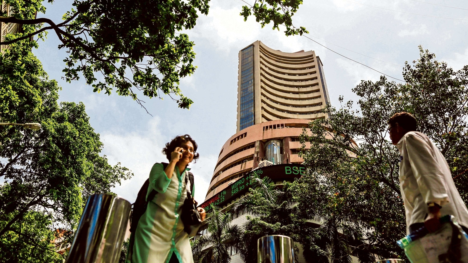 Markets bounce back after 3 days of fall