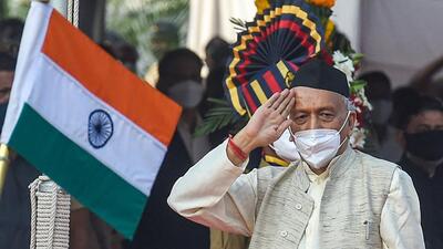 Mumbai: Maharashtra Governor Bhagat Singh Koshyari salutes after hoisting the National Flag on the occasion of 72nd Republic Day celebrations in Mumbai, Tuesday, Jan. 26, 2021. (PTI Photo/Shashank Parade))(PTI01_26_2021_000101B) (PTI) Mumbai: Maharashtra Governor Bhagat Singh Koshyari salutes after hoisting the National Flag on the occasion of 72nd Republic Day celebrations in Mumbai, Tuesday, Jan. 26, 2021. (PTI Photo/Shashank Parade))(PTI01_26_2021_000101B) (PTI)