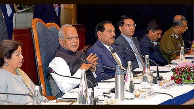 UT administrator Banwarilal Purohit and Kirron Kher with other advisory council members on Tuesday. (HT Photo) UT administrator Banwarilal Purohit and Kirron Kher with other advisory council members on Tuesday. (HT Photo)