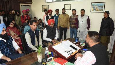 MC employees suspended work for three hours and gathered at MC Zone D office in Ludhiana to conduct meeting with employees’ union. (Harvinder Singh/HT) MC employees suspended work for three hours and gathered at MC Zone D office in Ludhiana to conduct meeting with employees’ union. (Harvinder Singh/HT)