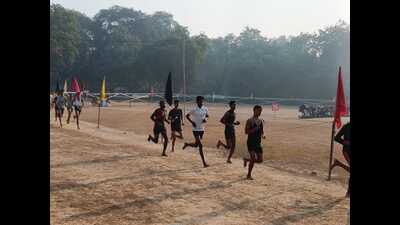 More than 4100 youths thronged Ranbankure Stadium, Varanasi to take part in the ongoing recruitment rally under Agniveer Recruitment Scheme in Varanasi on Tuesday. (HT) More than 4100 youths thronged Ranbankure Stadium, Varanasi to take part in the ongoing recruitment rally under Agniveer Recruitment Scheme in Varanasi on Tuesday. (HT)