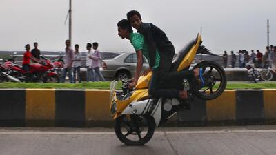 The Gurugram traffic police imposes a fine of ₹5,000 for dangerous driving and ₹2,000 for speeding. (HT Archive) The Gurugram traffic police imposes a fine of ₹5,000 for dangerous driving and ₹2,000 for speeding. (HT Archive)