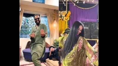 Indian man recreating Pakistani woman's viral dance steps on Lata Mangeshkar's Mera Dil Ye Pukare Aaja. (Instagram (@the_arsalaan_khan and @oyee_ayesha)) Indian man recreating Pakistani woman's viral dance steps on Lata Mangeshkar's Mera Dil Ye Pukare Aaja. (Instagram (@the_arsalaan_khan and @oyee_ayesha))