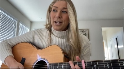 Former Twitter employee Lindsay Crider singing 'Elon edition' of Dolly Parton's 9 To 5. (Twitter/@lindsay_crider) Former Twitter employee Lindsay Crider singing 'Elon edition' of Dolly Parton's 9 To 5. (Twitter/@lindsay_crider)