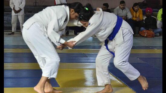 Players in action during a judo bout at the Inter-District Judo championship in Ludhiana. (HT PHOTO)