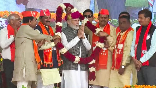 PM Modi campaigning in Surendranagar.(PTI)