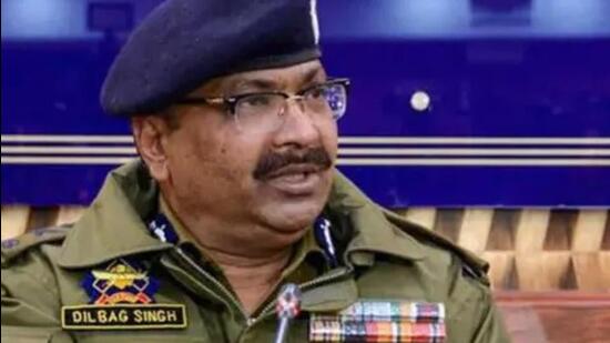 Jammu and Kashmir’s director general of police (DGP) Dilbagh Singh on Tuesday said that number of active local militants in Kashmir has reduced to double digits and 100 modules of hybrid militants have been busted. (HT File Photo)